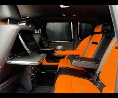 Rolls-Royce Cullinan Stunning Cullinan Black Badge Finished in Diamond Black With Mandarin and Black - 43