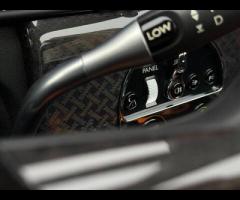 Rolls-Royce Cullinan Stunning Cullinan Black Badge Finished in Diamond Black With Mandarin and Black - 60