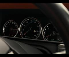 Rolls-Royce Cullinan Stunning Cullinan Black Badge Finished in Diamond Black With Mandarin and Black - 61