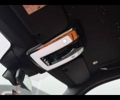 Rolls-Royce Cullinan Stunning Cullinan Black Badge Finished in Diamond Black With Mandarin and Black - 64