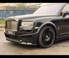 Rolls-Royce Cullinan Stunning Cullinan Black Badge Finished in Diamond Black With Mandarin and Black - 66