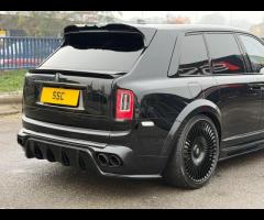 Rolls-Royce Cullinan Stunning Cullinan Black Badge Finished in Diamond Black With Mandarin and Black - 67