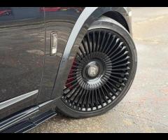 Rolls-Royce Cullinan Stunning Cullinan Black Badge Finished in Diamond Black With Mandarin and Black - 68