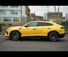 Lamborghini Urus Stunning All New Urus SE Finished In Giallo Inti Nero Ade/Giallo Bicolor Performant - 8