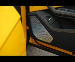 Lamborghini Urus Stunning All New Urus SE Finished In Giallo Inti Nero Ade/Giallo Bicolor Performant - 13