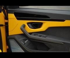 Lamborghini Urus Stunning All New Urus SE Finished In Giallo Inti Nero Ade/Giallo Bicolor Performant - 14