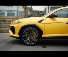 Lamborghini Urus Stunning All New Urus SE Finished In Giallo Inti Nero Ade/Giallo Bicolor Performant - 34