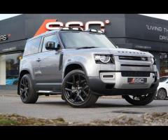 Land Rover Defender 90 This 2024 Land Rover Defender 90 D250 is a robust and reliable short wheelbas