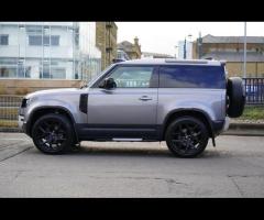 Land Rover Defender 90 This 2024 Land Rover Defender 90 D250 is a robust and reliable short wheelbas - 7