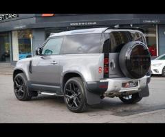 Land Rover Defender 90 This 2024 Land Rover Defender 90 D250 is a robust and reliable short wheelbas - 8