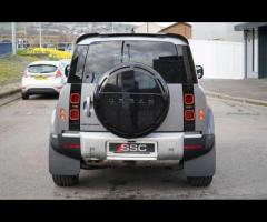 Land Rover Defender 90 This 2024 Land Rover Defender 90 D250 is a robust and reliable short wheelbas - 9