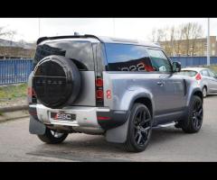 Land Rover Defender 90 This 2024 Land Rover Defender 90 D250 is a robust and reliable short wheelbas - 10