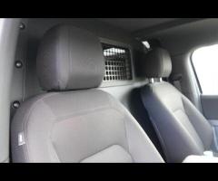 Land Rover Defender 90 This 2024 Land Rover Defender 90 D250 is a robust and reliable short wheelbas - 11