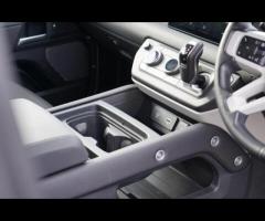 Land Rover Defender 90 This 2024 Land Rover Defender 90 D250 is a robust and reliable short wheelbas - 17