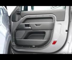 Land Rover Defender 90 This 2024 Land Rover Defender 90 D250 is a robust and reliable short wheelbas - 18