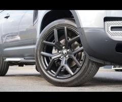 Land Rover Defender 90 This 2024 Land Rover Defender 90 D250 is a robust and reliable short wheelbas - 22