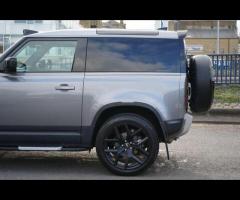 Land Rover Defender 90 This 2024 Land Rover Defender 90 D250 is a robust and reliable short wheelbas - 26