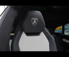 Lamborghini Urus Stunning Urus V8 SUV Finished In Ad Personam Viola Pasifae With Nero Ade and Bianco - 13