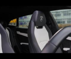 Lamborghini Urus Stunning Urus V8 SUV Finished In Ad Personam Viola Pasifae With Nero Ade and Bianco - 14