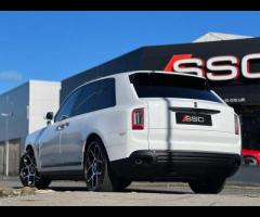 Rolls-Royce Cullinan Stunning VAT Qualifying Cullinan Black Badge Finished In Arctic White With Mand - 2