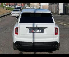 Rolls-Royce Cullinan Stunning VAT Qualifying Cullinan Black Badge Finished In Arctic White With Mand - 11