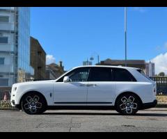 Rolls-Royce Cullinan Stunning VAT Qualifying Cullinan Black Badge Finished In Arctic White With Mand - 13