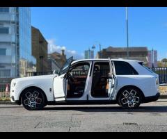 Rolls-Royce Cullinan Stunning VAT Qualifying Cullinan Black Badge Finished In Arctic White With Mand - 14