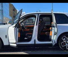 Rolls-Royce Cullinan Stunning VAT Qualifying Cullinan Black Badge Finished In Arctic White With Mand - 15