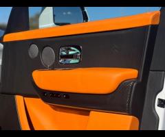 Rolls-Royce Cullinan Stunning VAT Qualifying Cullinan Black Badge Finished In Arctic White With Mand - 31