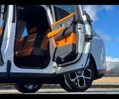 Rolls-Royce Cullinan Stunning VAT Qualifying Cullinan Black Badge Finished In Arctic White With Mand - 38