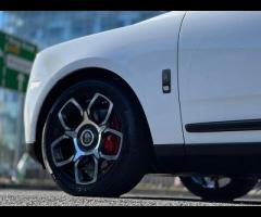 Rolls-Royce Cullinan Stunning VAT Qualifying Cullinan Black Badge Finished In Arctic White With Mand - 57