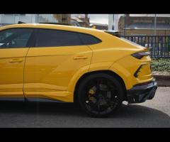 Lamborghini Urus Stunning Urus Finished In Giallo Auge With Nero Ade Unicolor Sportivo Leather Inter - 25