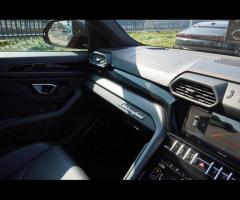 Lamborghini Urus Stunning Urus V8 SUV Finished In Nero Helene With Nero Quilted Stitch Leather. Fant - 16