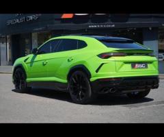 Lamborghini Urus Stunning and Rare Urus Pearl Capsule Finished In Verde Mantis With Q-Citura Nero Ad - 2