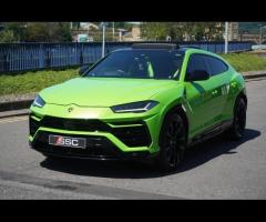 Lamborghini Urus Stunning and Rare Urus Pearl Capsule Finished In Verde Mantis With Q-Citura Nero Ad - 7