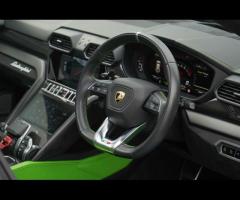 Lamborghini Urus Stunning and Rare Urus Pearl Capsule Finished In Verde Mantis With Q-Citura Nero Ad - 13