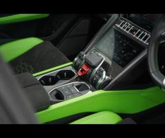 Lamborghini Urus Stunning and Rare Urus Pearl Capsule Finished In Verde Mantis With Q-Citura Nero Ad - 21