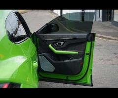 Lamborghini Urus Stunning and Rare Urus Pearl Capsule Finished In Verde Mantis With Q-Citura Nero Ad - 25
