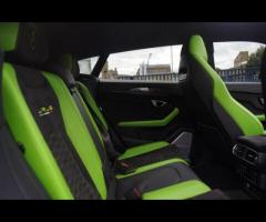 Lamborghini Urus Stunning and Rare Urus Pearl Capsule Finished In Verde Mantis With Q-Citura Nero Ad - 30