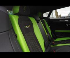 Lamborghini Urus Stunning and Rare Urus Pearl Capsule Finished In Verde Mantis With Q-Citura Nero Ad - 31