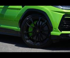 Lamborghini Urus Stunning and Rare Urus Pearl Capsule Finished In Verde Mantis With Q-Citura Nero Ad - 34