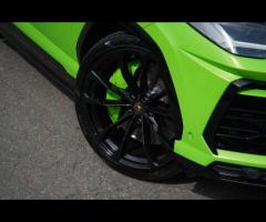 Lamborghini Urus Stunning and Rare Urus Pearl Capsule Finished In Verde Mantis With Q-Citura Nero Ad - 35