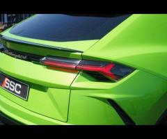 Lamborghini Urus Stunning and Rare Urus Pearl Capsule Finished In Verde Mantis With Q-Citura Nero Ad - 36
