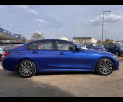BMW 3 Series THIS CAR COMES WITH 6 MONTHS WARRANTY, BREAKDOWN COVER AND RECOVERY ++
18" ALLOYS +
FUL - 8