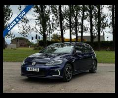 Volkswagen Golf 2 KEYS + 

FULL SERVICE HISTORY +

FRONT AND REAR PARKING SENSORS + 

ADAPTIVE CRUIS - 2