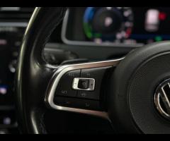 Volkswagen Golf 2 KEYS + 

FULL SERVICE HISTORY +

FRONT AND REAR PARKING SENSORS + 

ADAPTIVE CRUIS - 16