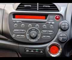 Honda Jazz THIS CAR COMES WITH 6 MONTHS WARRANTY , BREAKDOWN COVER & RECOVERY++ 

AUX+

USB CONN - 12