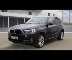 BMW X5 Navigation System +
Privacy Glass +
20" alloy wheels - V-spoke style 551 +
Electric front sea - 2