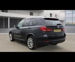 BMW X5 Navigation System +
Privacy Glass +
20" alloy wheels - V-spoke style 551 +
Electric front sea - 4