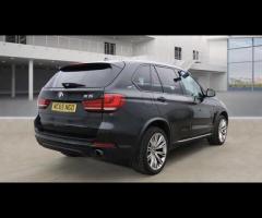 BMW X5 Navigation System +
Privacy Glass +
20" alloy wheels - V-spoke style 551 +
Electric front sea - 5